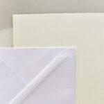 Papier Munken 240 g​/m², lisse sur blanc azuré